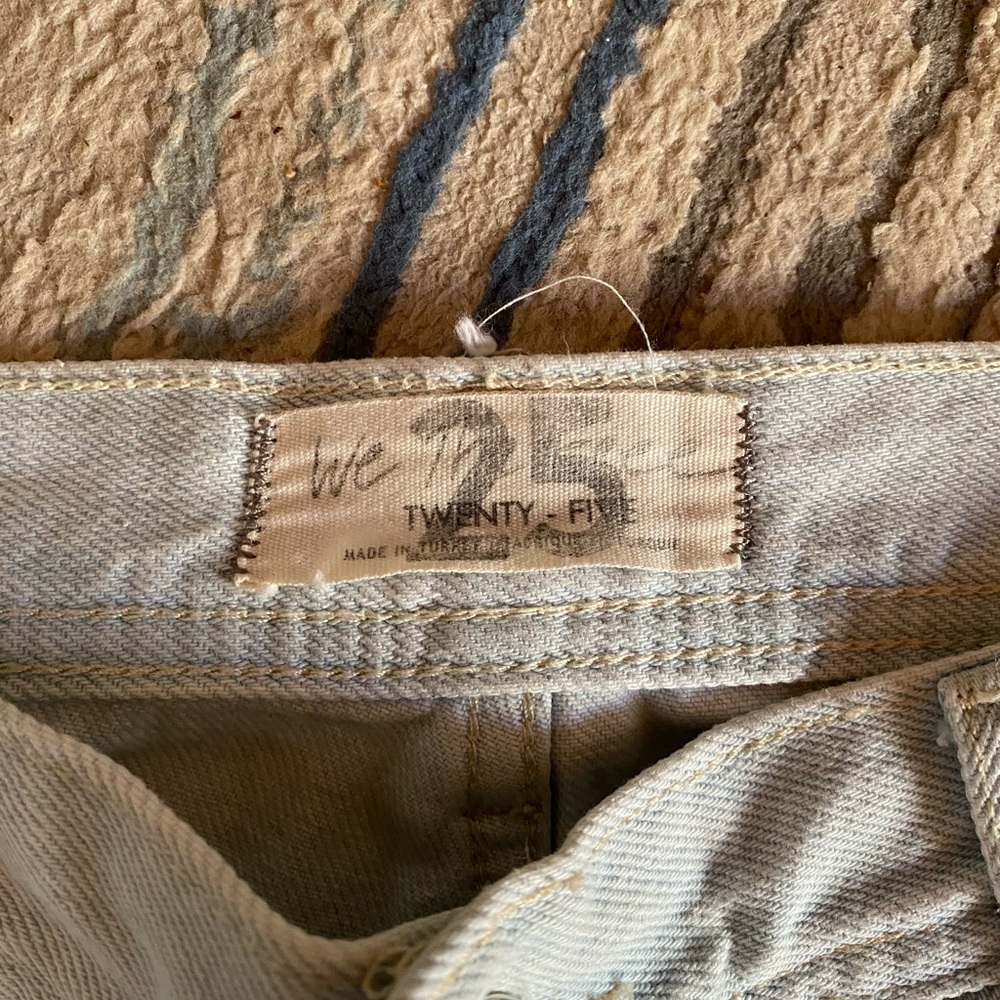 Size 25 We the Free Brand Distressed Jeans - Picture 6 of 9